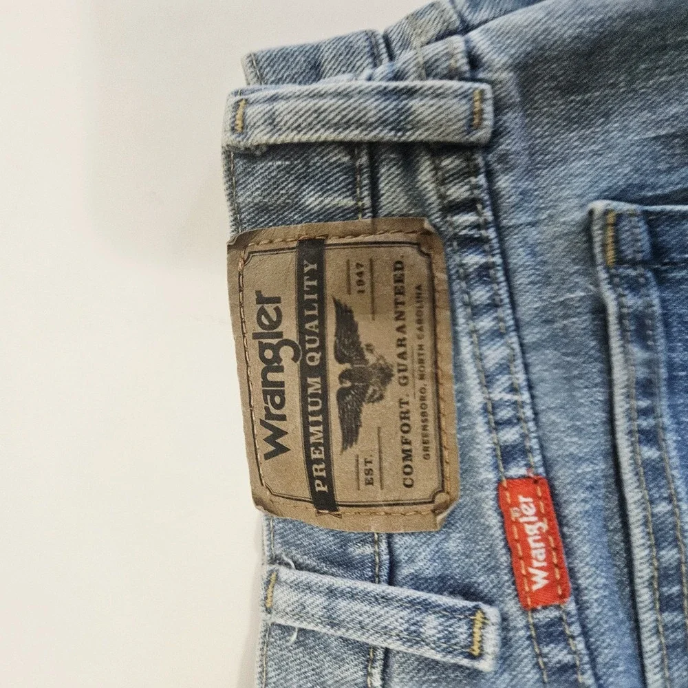 Wrangler Premium Quality Light Wash Jeans Regular Fit 34x29 Blue 100% Cotton